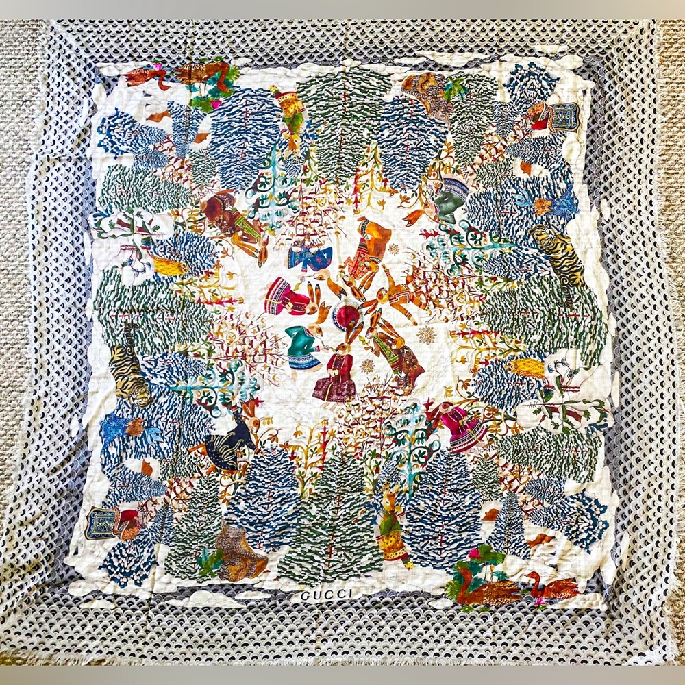 AUTHENTIC GUCCI VINTAGE ORIENTAL-SCAPE SCARF